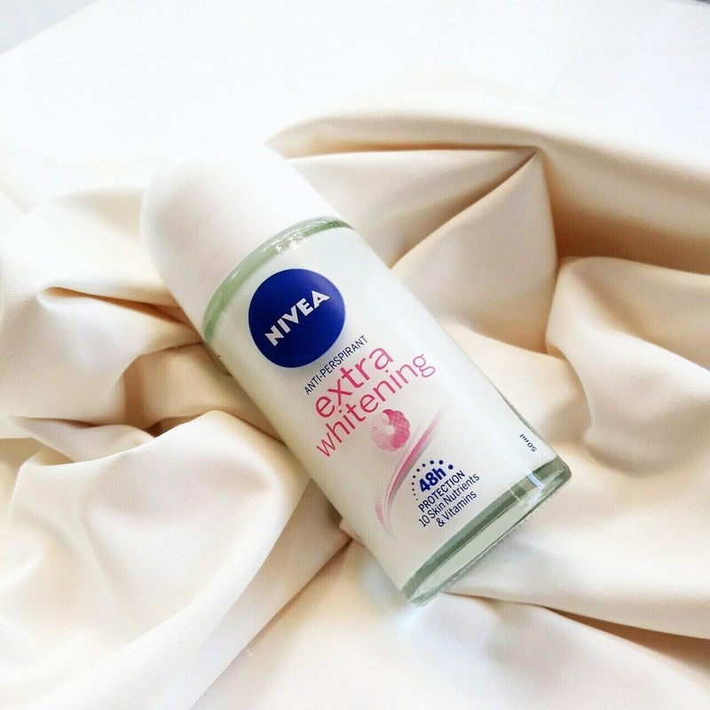 Lăn khử mùi dưỡng da đều màu Nivea Whitening